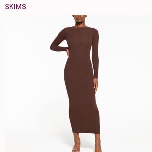 Skims fits everybody crew neck long sleeve dress